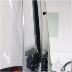 Développés pour se fondre dans la carrosserie et ne pas attirer l’attention, ces joues ont une forme profilée afin de permettre à la porte latérale de coulisser librement. Crédit ? Mobho