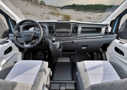 Le Transit associe confort de conduite et vélocité du moteur Ford 170 ch cabine Ford transit