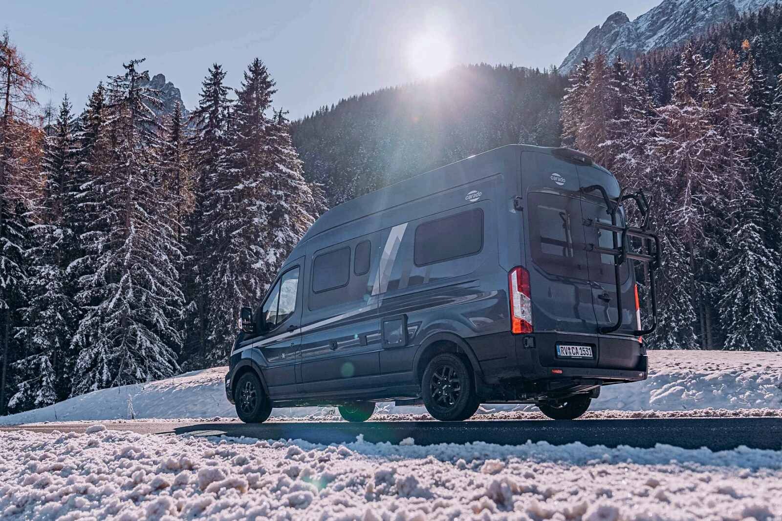 Animé par un moteur 170 ch et quatre roues motrices, ce fourgon Carado CV590 sera se sortir de toutes les situations.