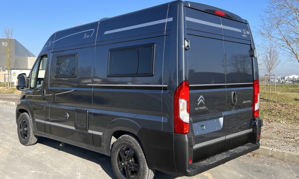 Des graphismes stickés et films "sport" complémentaires sont disponibles en option.