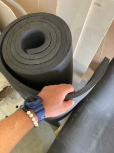 Rouleau de mousse Armaflex de 25 mm d'épaisseur.