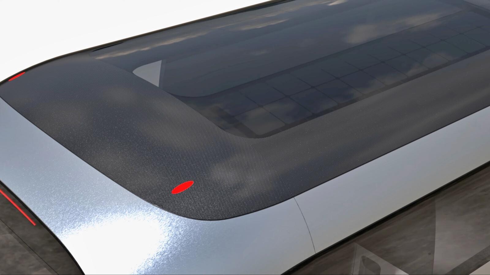 On note la surface vitrée, les cellules photovoltaïques, ainsi que la parfaite intégration du toit pour préserver l'aérodynamisme