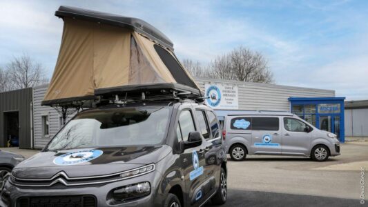 Le Citroën Berlingo XL équipé d'une tente de toit NaïtUp.