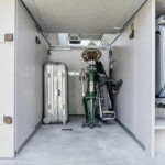 Bien compartimentée, la soute prévoit des rangements dédiés aux chaises et table de camping.