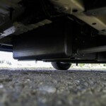 Les réserves d'eau, installées sous le châssis.