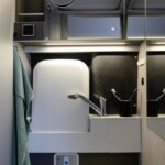 La salle d'eau s'équipe d'une vasque escamotable.