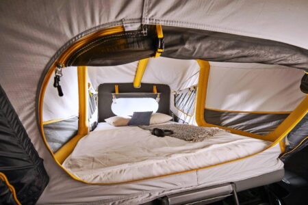 Les caractéristiques techniques de la tente et les dimensions du couchage n'ont pas été communiquées par Bürstner.