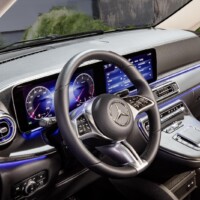 Les Classe V, EQV et Classe V Marco Polo bénéficient, dès la finition intermédiaire “Avantgarde Line”, d’un nouvel éclairage d’ambiance 64 couleurs.