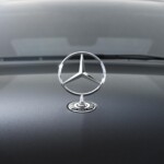 Sur la plus luxueuse des finitions de la Classe V, l'étoile Mercedes trône désormais sur le capot moteur.