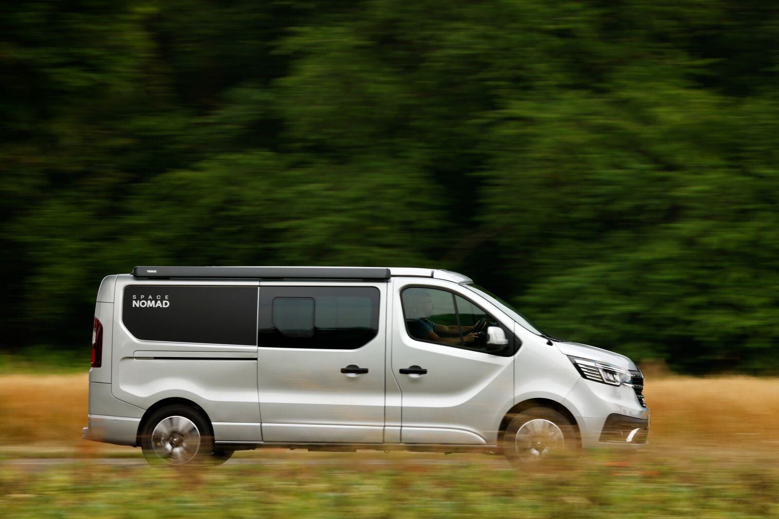 Les 5,48 m du Grand SpaceNomad n'impactent en rien ses qualités routières. Deux motorisations sont disponibles : 150 ch et 170 ch.