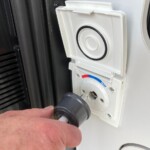 Douchette extérieure avec mitigeur intégré - eau chaude / eau froide. Le luxe !