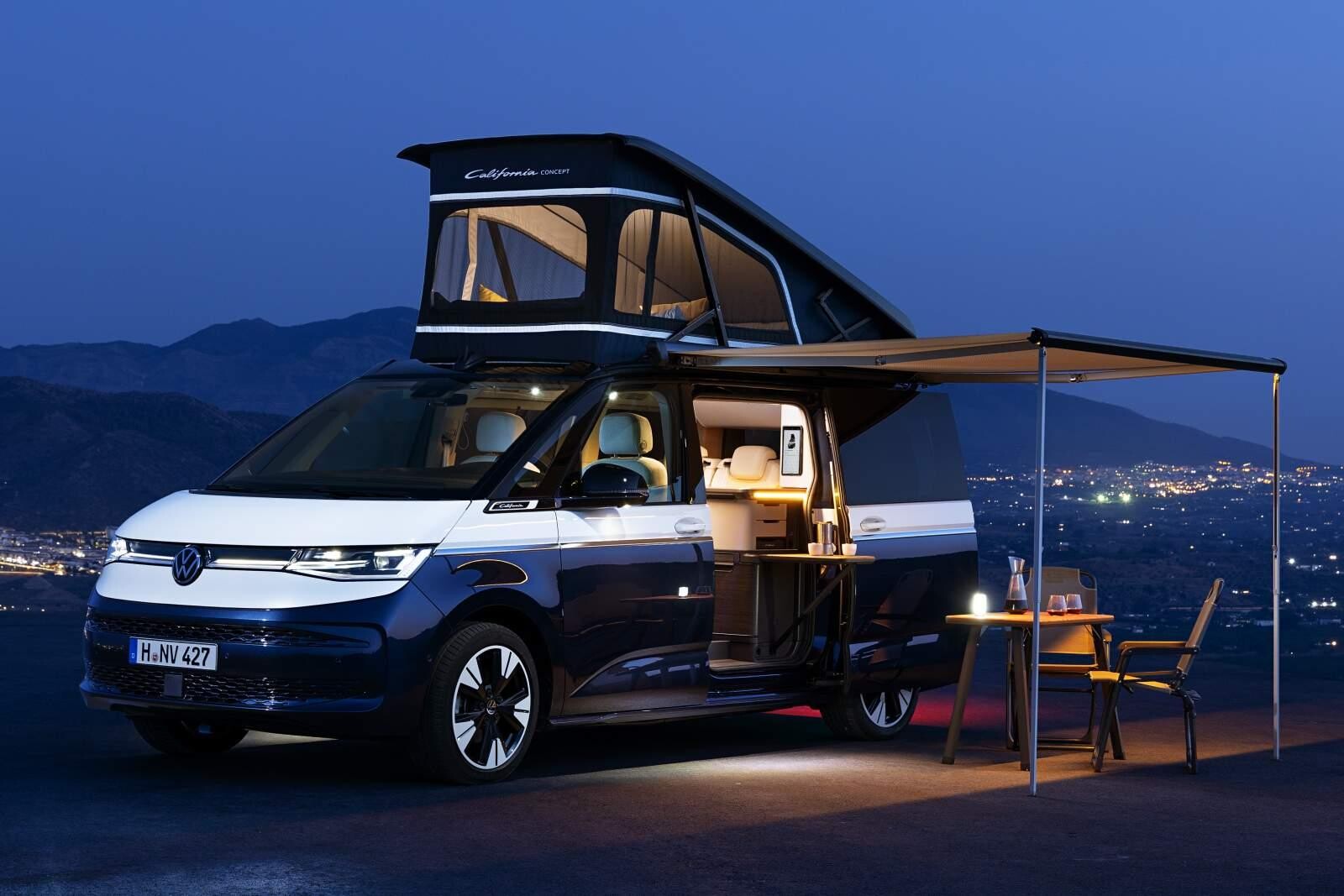 La cuisine est accessible depuis l’extérieur. On peut s'installer sous le auvent indifféremment à gauche ou à droite du véhicule.