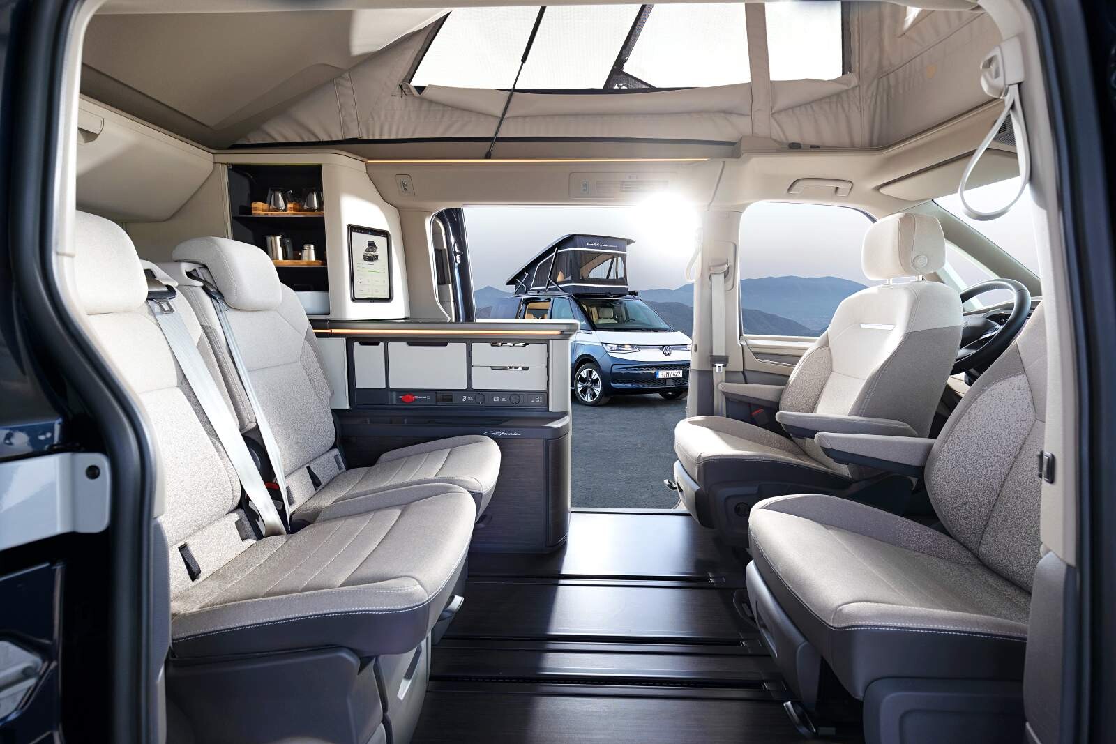 La deuxième porte coulissante n'est pas un simple ajout, elle offre une nouvelle dimension au California Concept, résolument tourné vers le camping d'été en plein air.