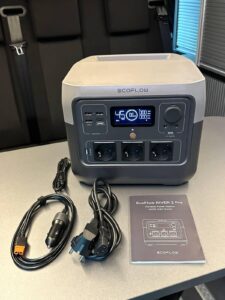 L'EcoFlow River 2 Pro est livrée avec 3 câbles (CA, voiture, DC5521) ainsi qu'un guide de démarrage.