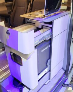 Les compartiments du bloc cuisine s'ouvrent dans la longueur