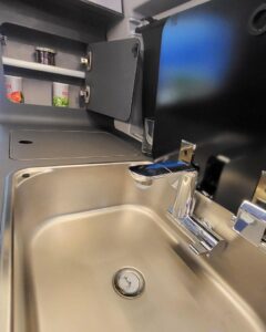 Le Club Joker Urban embarque deux réservoirs de 25 L d'eau propre et 15 L d'eaux usées