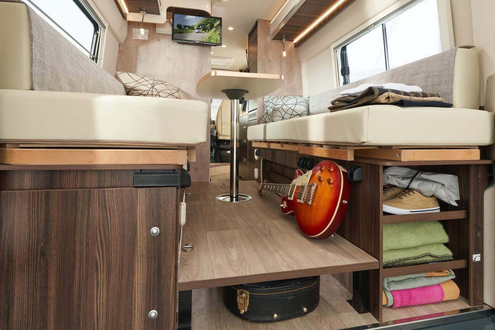 Quelques espaces de rangements, à gauche le coffre à gaz.