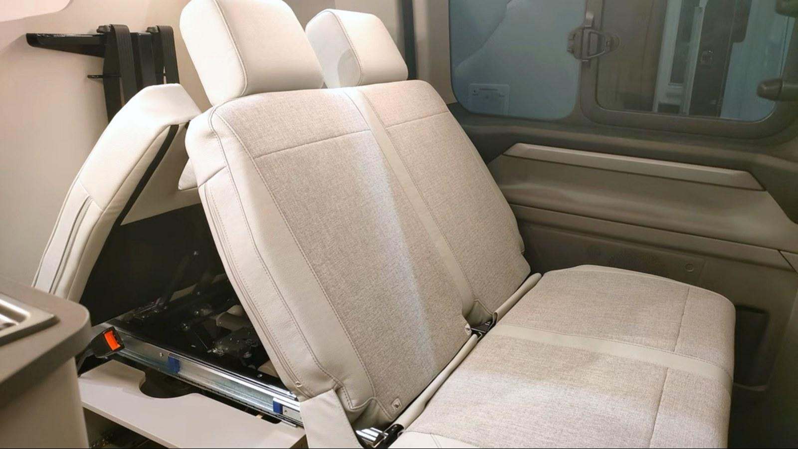 ...l'inclinaison est électrique...