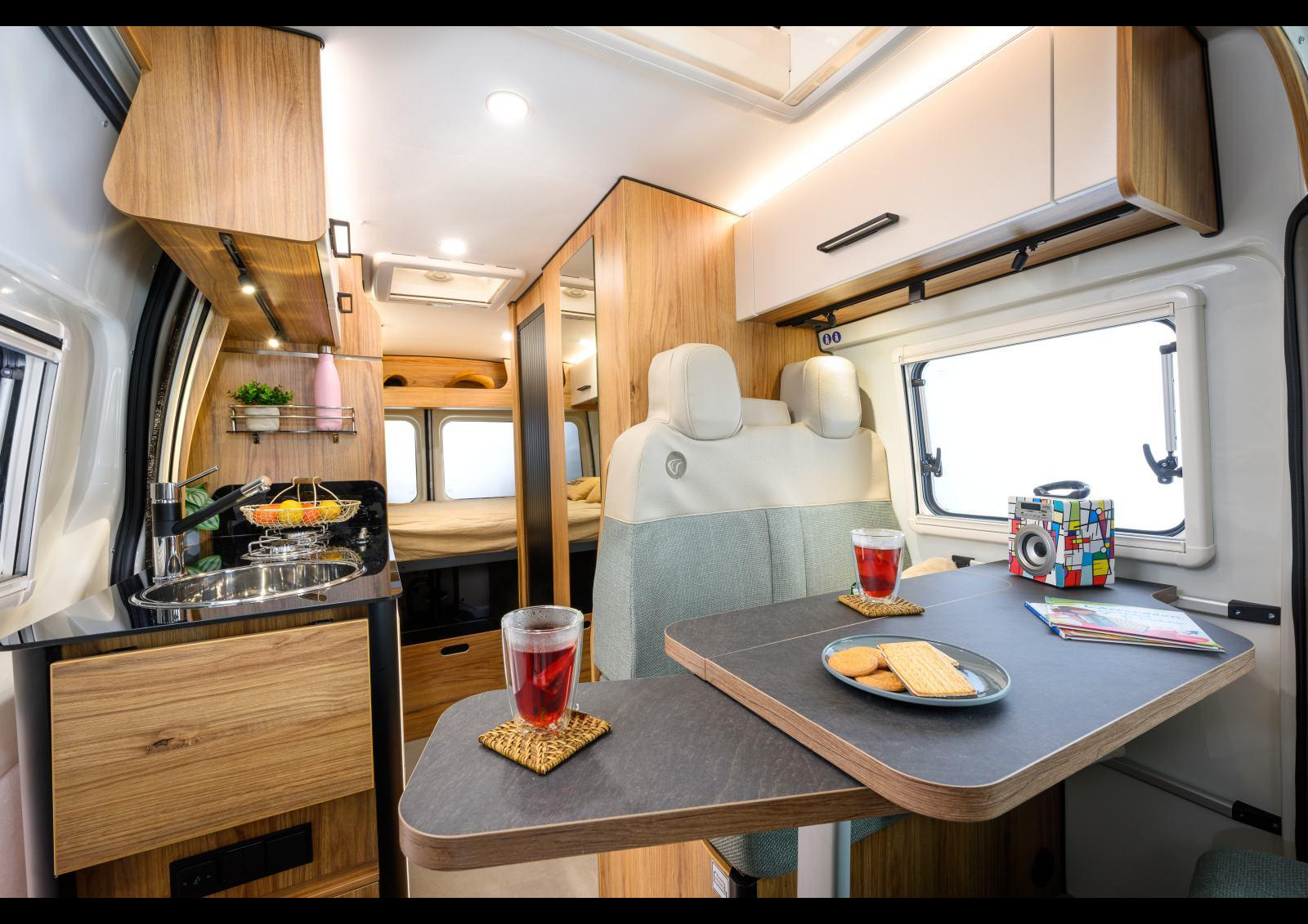 A l'arrière, la chambre du Font Vendôme Master Van 45ème anniversaire dispose d’un lit transversal parmi les plus accueillants du marché (193 x 150 cm).