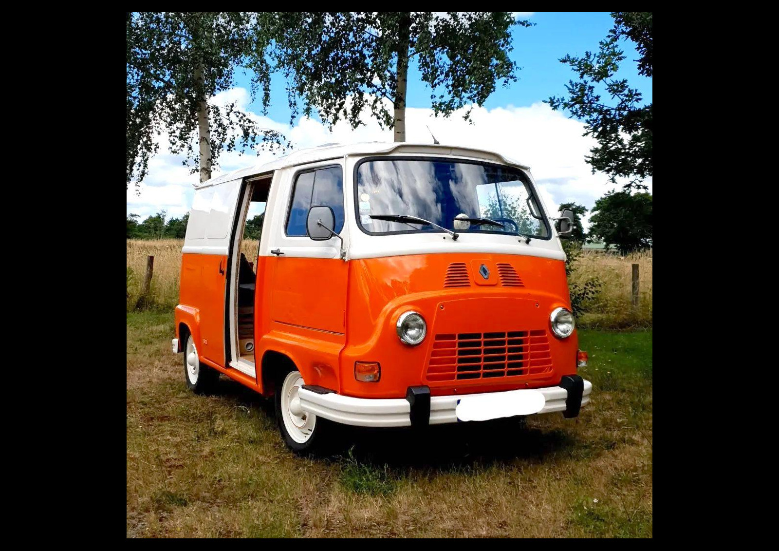 Avec son panneau solaire, l’Estafette culmine à 2 mètres de haut. Comme la plupart des vans à toit relevable du marché. ? L'Artisan du Voyage