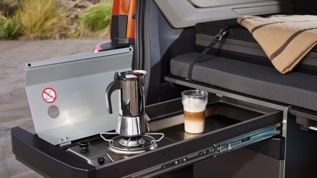 La plaque de cuisson 1 feu au gaz est intégrée dans un tiroir.