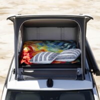 Le toit relevable et son lit de mezzanine équipe toutes les variantes du nouveau California.