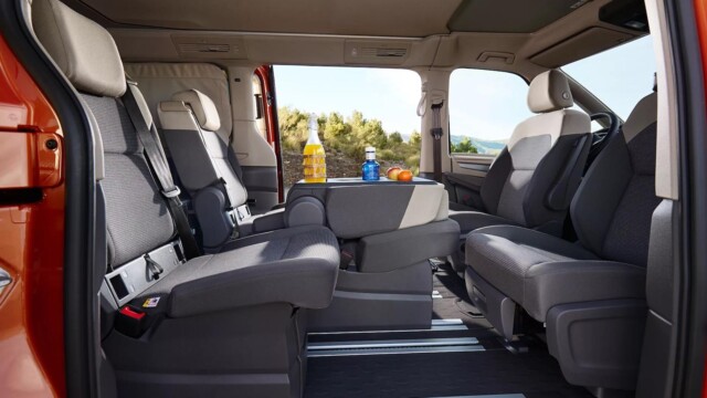 Le nouveau California Beach Camper offre 3 sièges arrière de série.