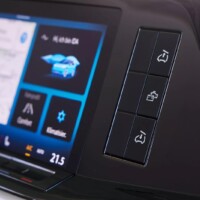 En option sur les versions Coast et Ocean, le toit relevable s'ouvre et se ferme électriquement.