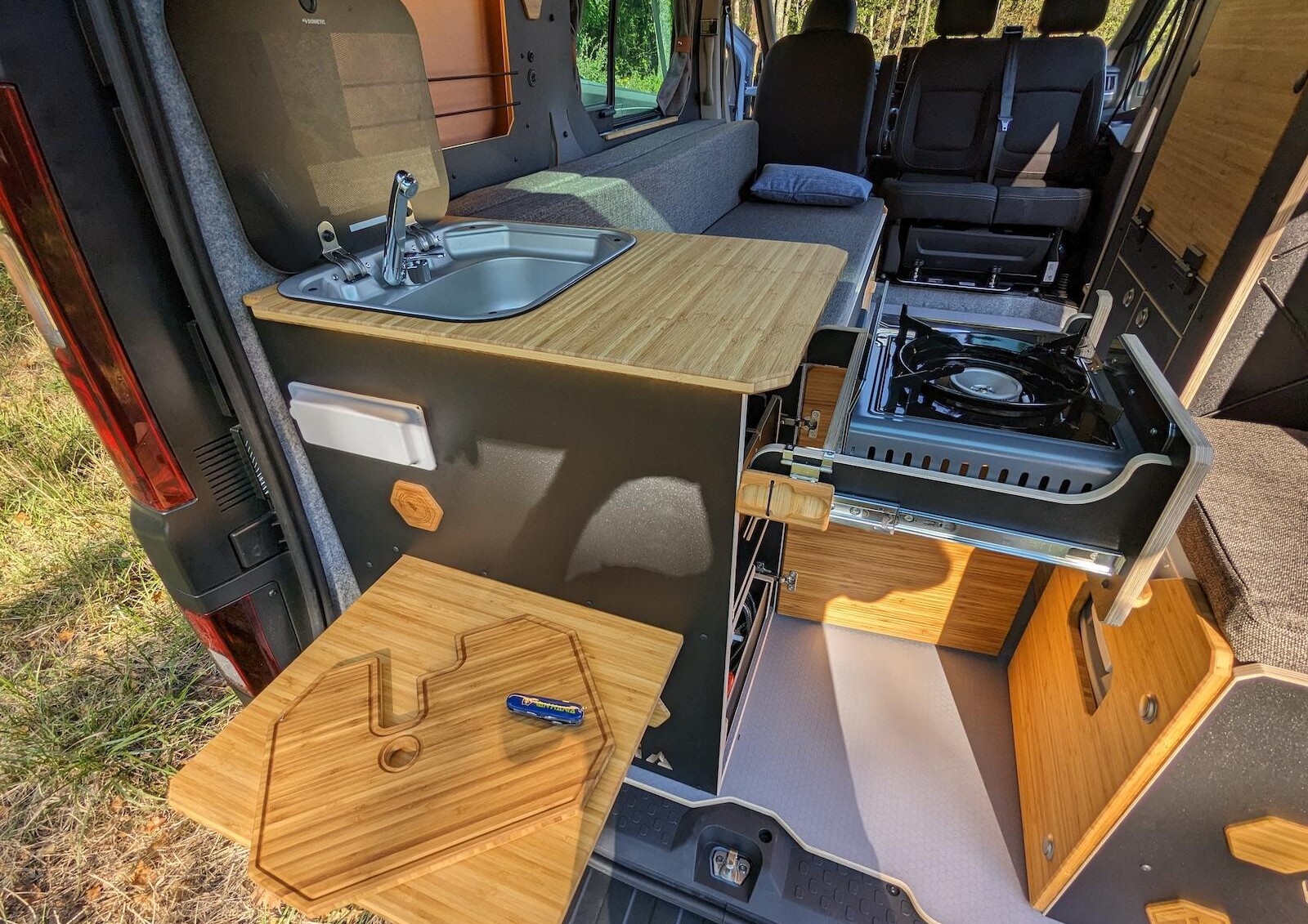 Le kit Nord ici en finition noir / bambou.