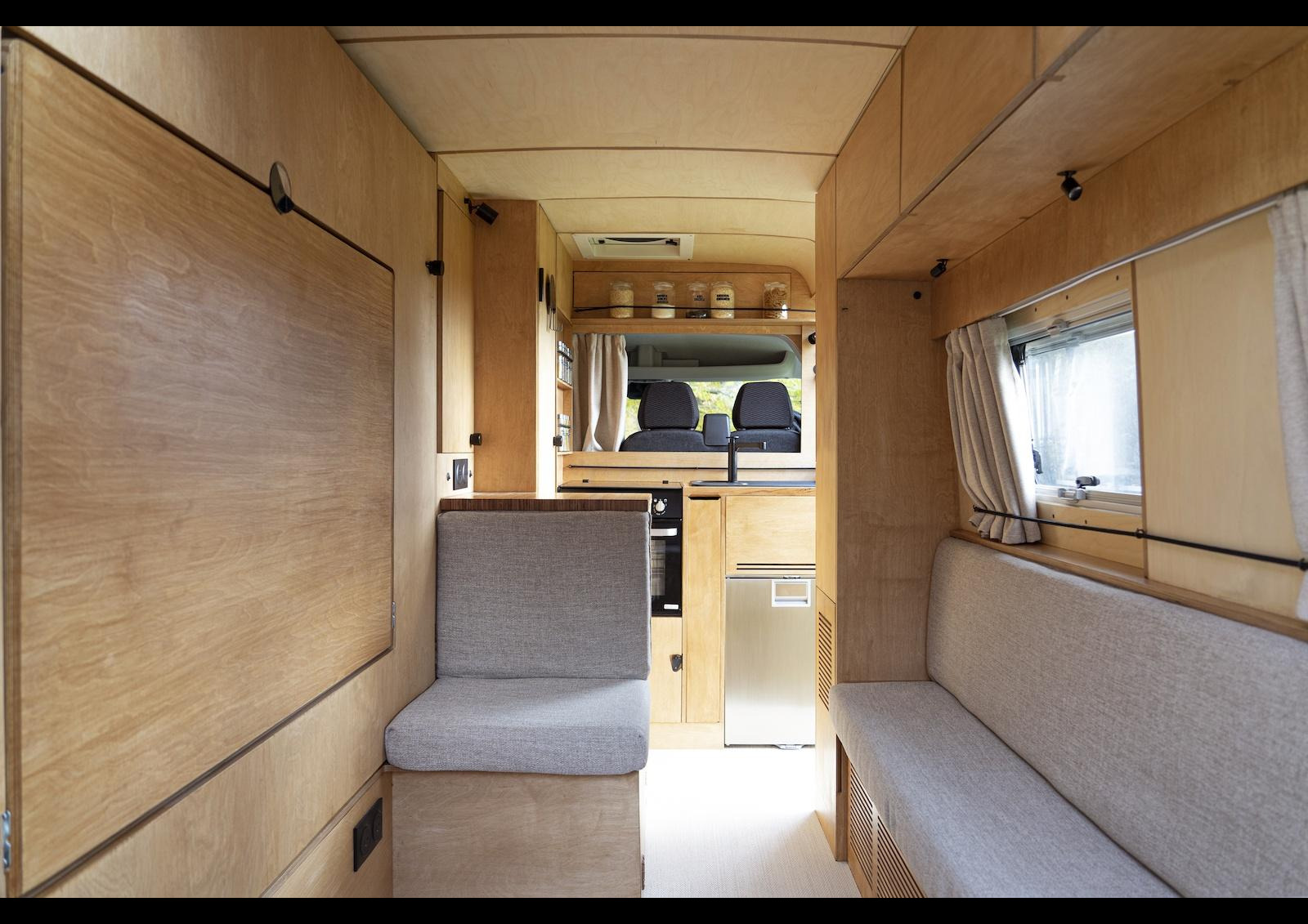 Vue sur la partie avant du fourgon. Crédit photo @ Julien Cottier