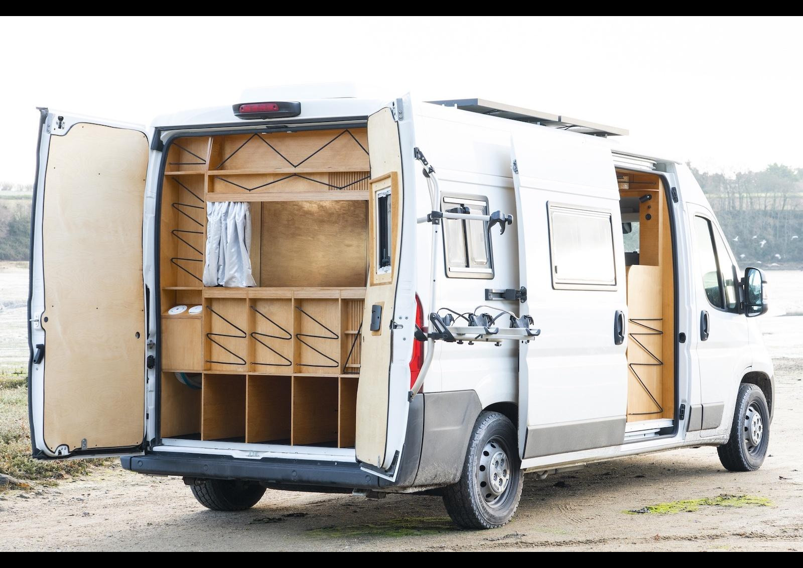 Si aucune soute n’est disponible à l’arrière, de multiples rangements sont proposés.