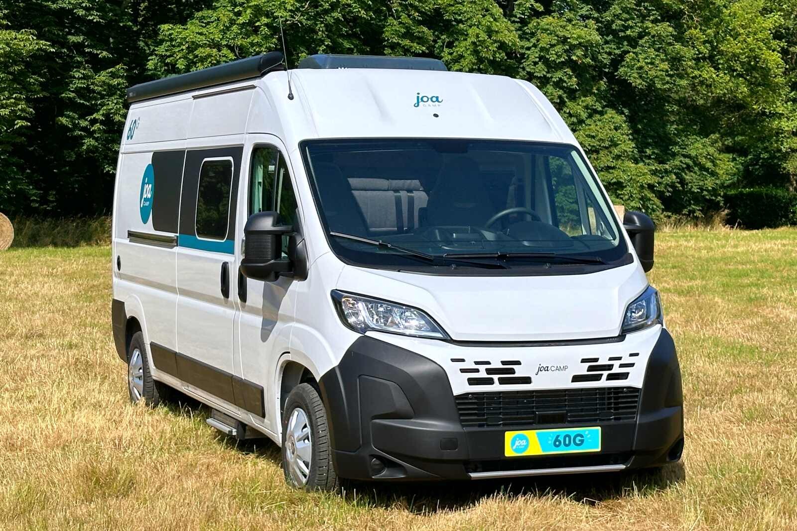 Comme tous les modèles Joa Camp millésime 2025, le fourgon Joa Camp 60G (5,99 m) arrivera en concessions greffé sur le nouveau porteur Fiat Ducato.