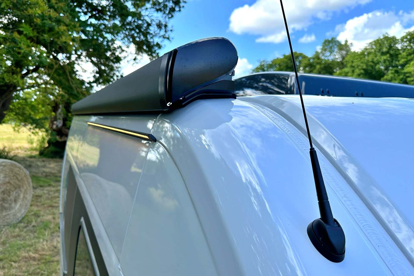 Le store extérieur et l'éclairage Led extérieur sont au nombre des nouveaux équipements de série.