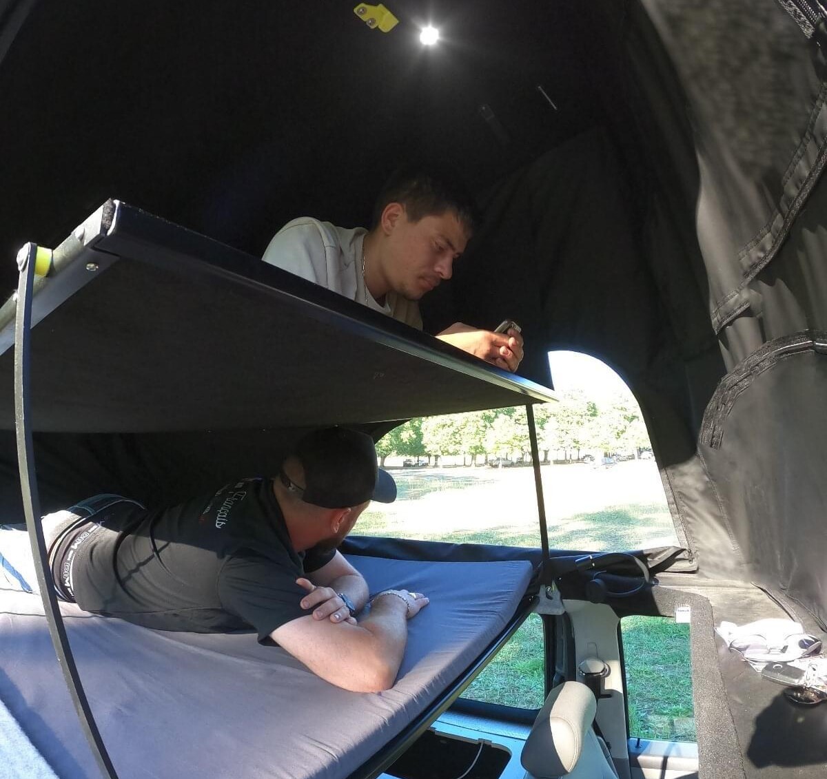 Sur cette vue, on peut apercevoir les deux barres de renfort en acier galvanisé.