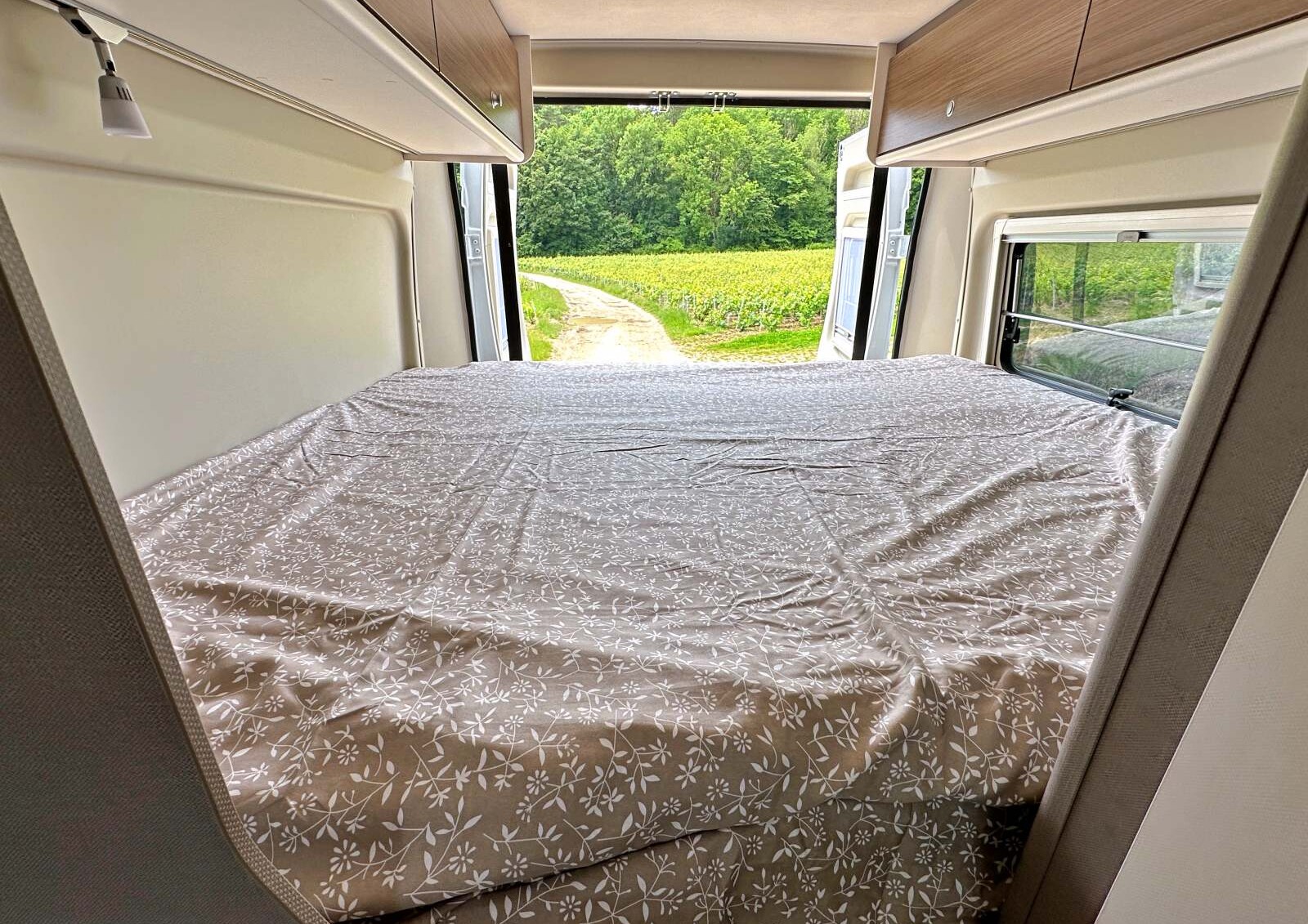 Un lit aux dimensions record : 178 x 186 cm