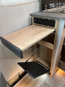 Extension de 40 cm du plan de travail.