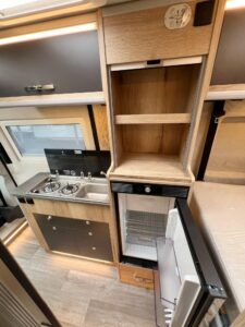 Cuisine et réfrigérateur de 70 L (90 L en option).