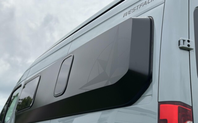 Les deux extensions de carrosserie héritent d'une isolation.