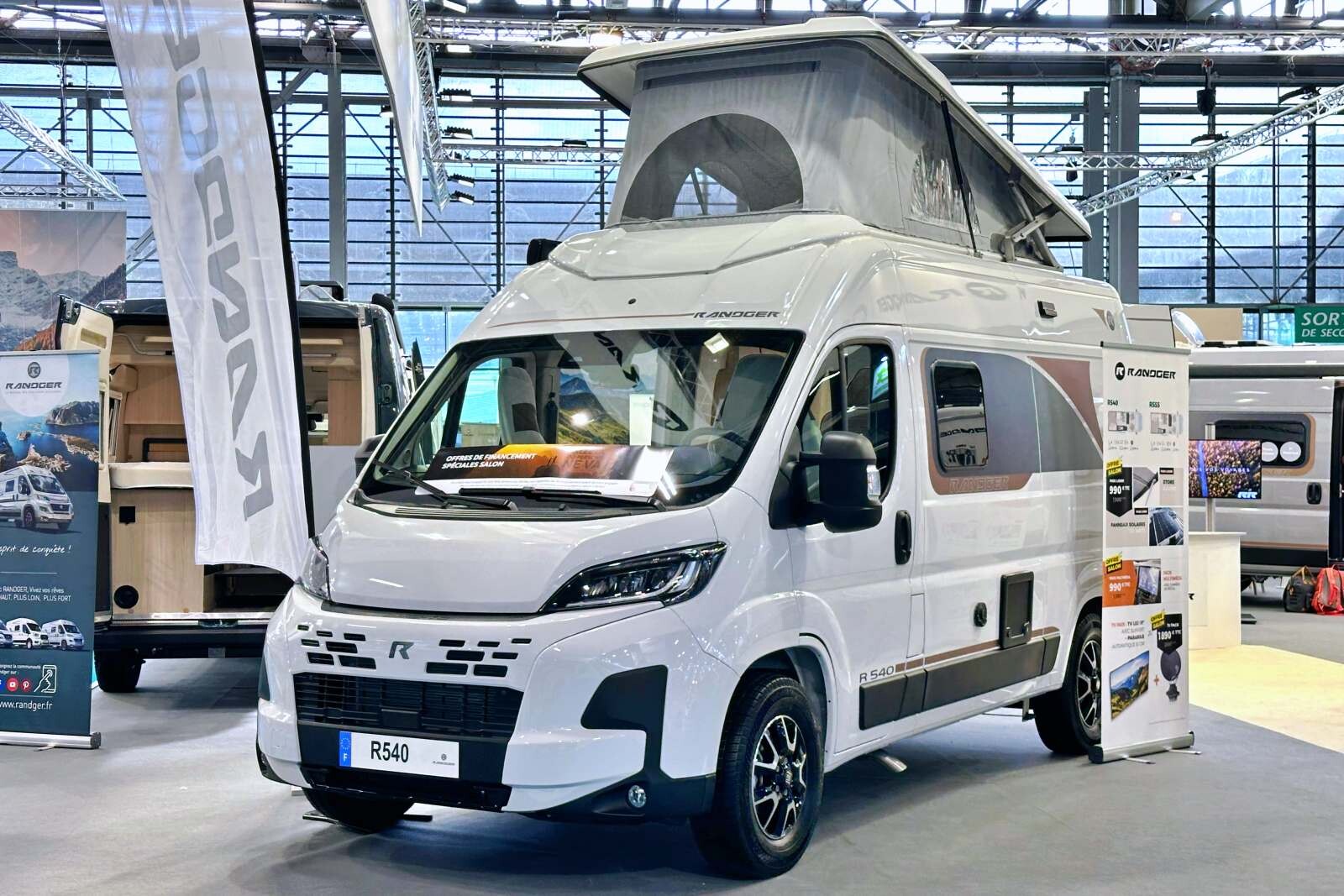 Randger R540 - Le plus petit des fourgons Randger sur Fiat Ducato (5,41 m) peut recevoir un toit relevable en option (4.990 €)
