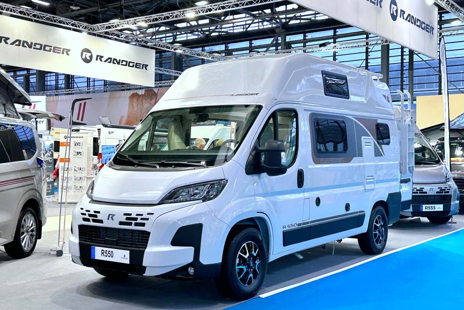 Randger R5550 - Randger reprend un concept né au milieu des années 90 chez Font Vendôme, ce compact rehaussé a toujours fait de nombreux adeptes depuis trois décennies
