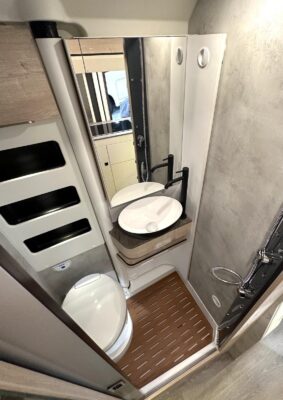 La salle d'eau "Vario" en configuration toilette.