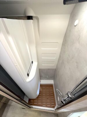 La salle d'eau "Vario" en configuration douche.