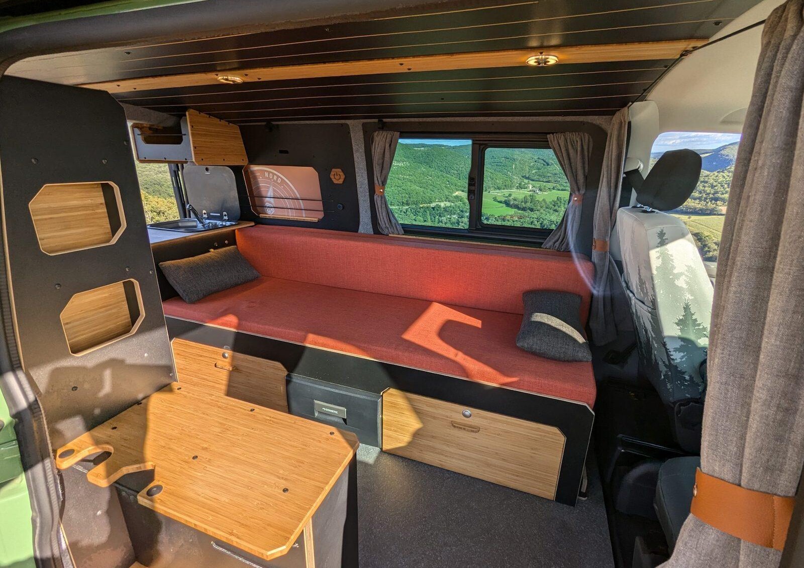 Il s'agit d'un strict deux places route.