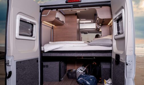 Knaus BoxLife 540 Platinum Selection. Équipés d'un chauffage diesel, les fourgons BoxLife n'ont plus besoin de s'encombrer de volumineuses bouteille de gaz. Le volume de rangement disponible en soute s'en trouve largement augmenté.