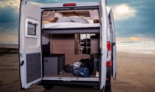 Knaus BoxLife 540 Platinum Selection. L'ensemble des BoxLife sont équipés d'un lit arrière réglable en hauteur. Une solution idéale pour transporter des vélos ou installer un second couchage double en partie basse.