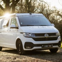 L'aménagement est développé sur un VW T6.1 long (5,30 m). Crédit ? Arnold d’Hostel