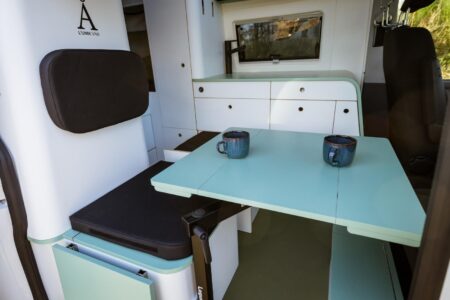 Le caisson modulable en configuration assise classique. Crédit ? Arnold d'Hostel