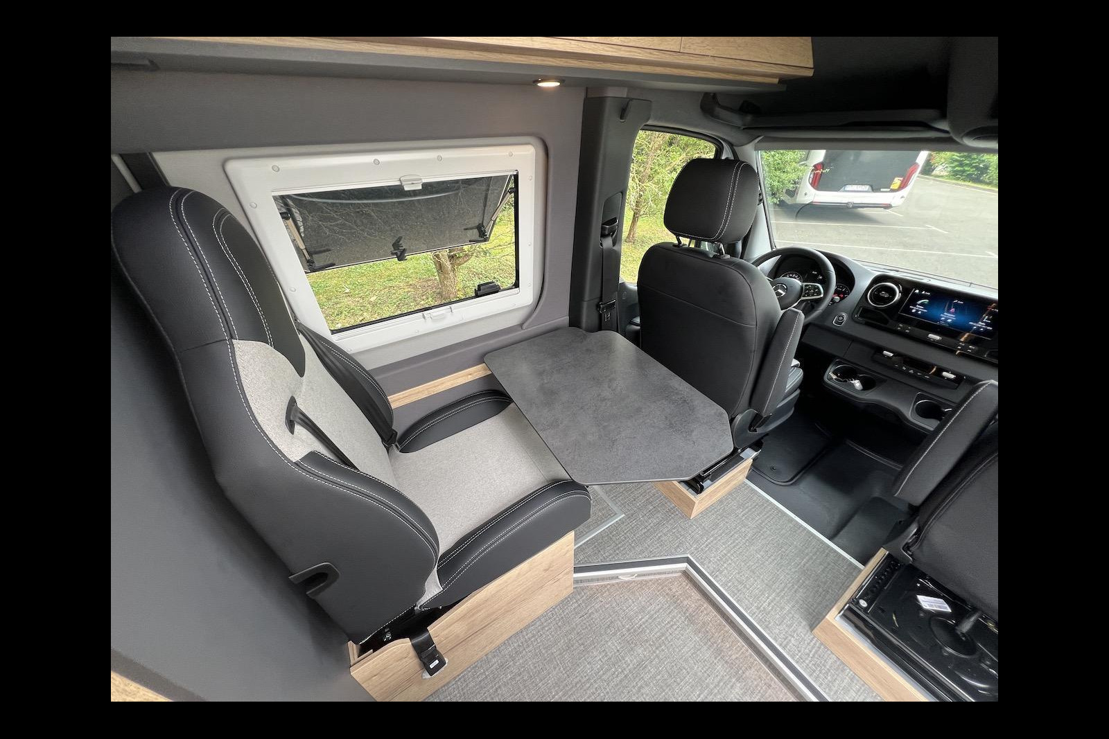 Le Roadstar X est disponible dans plusieurs configurations de places face à la route : banquette confort ou siège « pilote » individuel.
