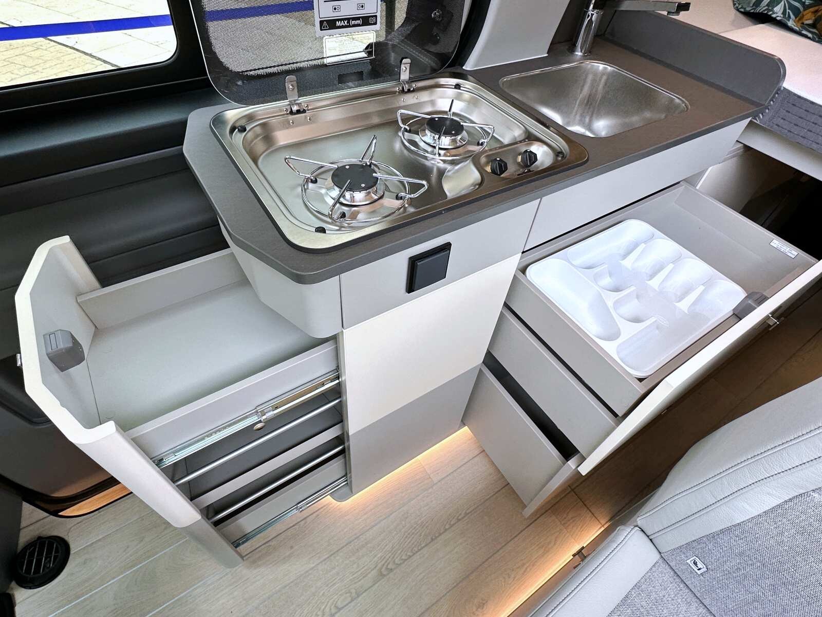 La Kitchenette du Kipling, plus compacte que celle du Kelsey, mais avec plus de rangements que celle du Club Joker Urban.