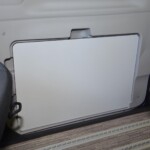 PANAMA Peak - Nouveau logement de table intégré dans la porte coulissante.